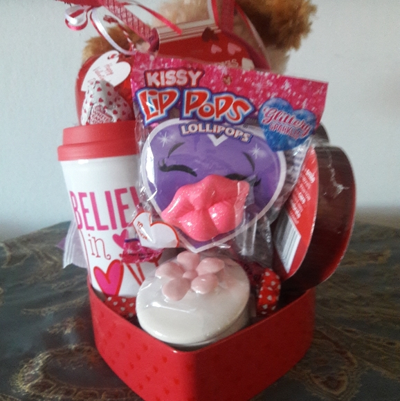 Valentine's Day puppy and candy gift - Picture 7 of 8